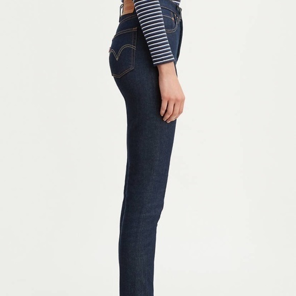 Levi's® Premium
501® STRETCH SKINNY WOMEN'S JEANS​ - Picture 5 of 7